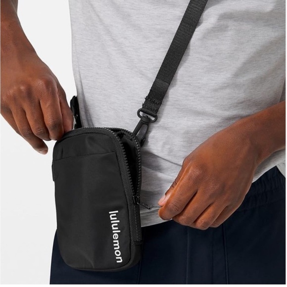 Lulu lemon cross body black bag - Picture 10 of 10